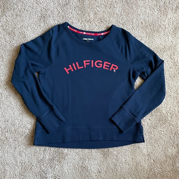 BOGO 🛍️ Tommy Hilfiger Logo Sweatshirt with Thumb Holes - Picture 2 of 6